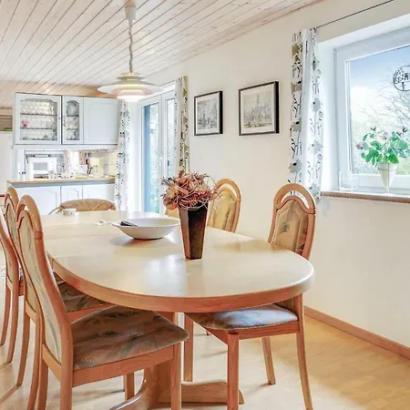 Four-bedroom Holiday In Casa de Férias Nordenbro Vesteregn