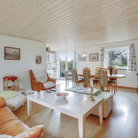 בית נופש Four-bedroom Holiday In